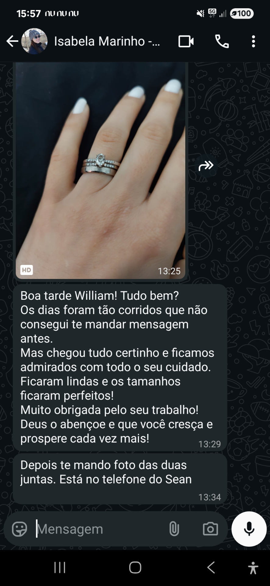 Depoimento de Isabela Marinho mostrando anéis no WhatsApp